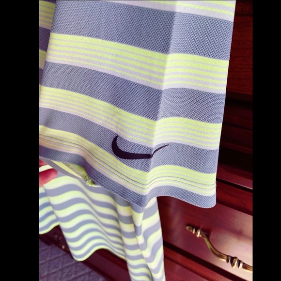 Men’s nike golf shirt - Picture 2 of 4